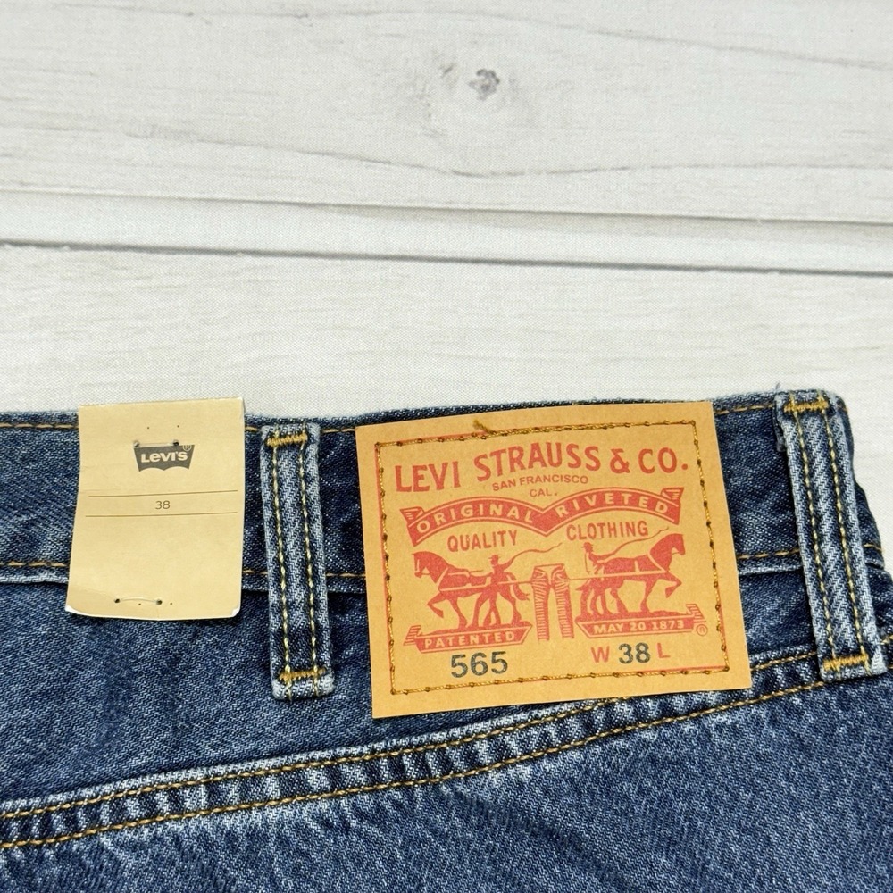 Levi's 565 Jean Shorts Mens 38 Blue Medium Wash 11" Inseam NWT - Picture 3 of 10